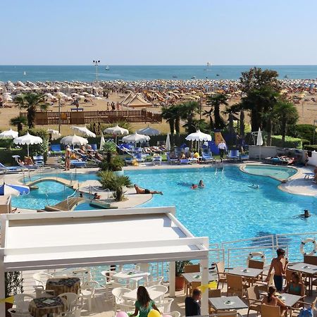 Majestic Beach Hotel & Wellness 비비오네 외부 사진