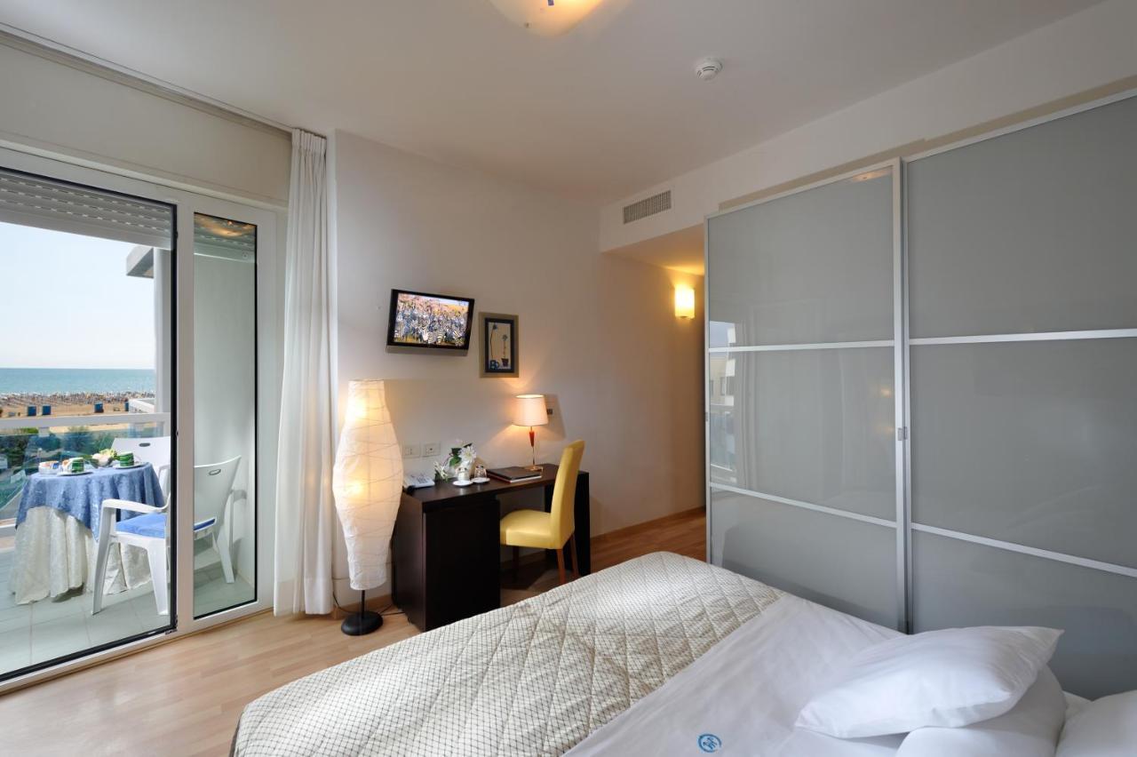 Majestic Beach Hotel & Wellness 비비오네 외부 사진