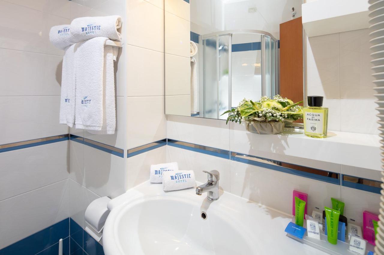 Majestic Beach Hotel & Wellness 비비오네 외부 사진