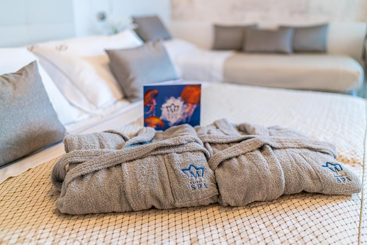 Majestic Beach Hotel & Wellness 비비오네 외부 사진