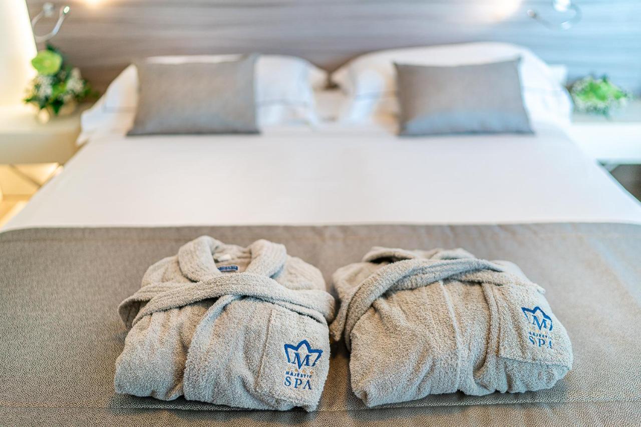 Majestic Beach Hotel & Wellness 비비오네 외부 사진