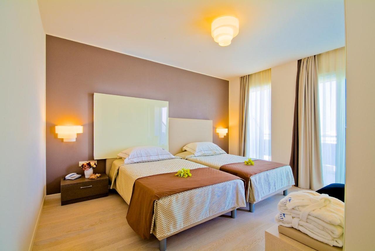 Majestic Beach Hotel & Wellness 비비오네 외부 사진