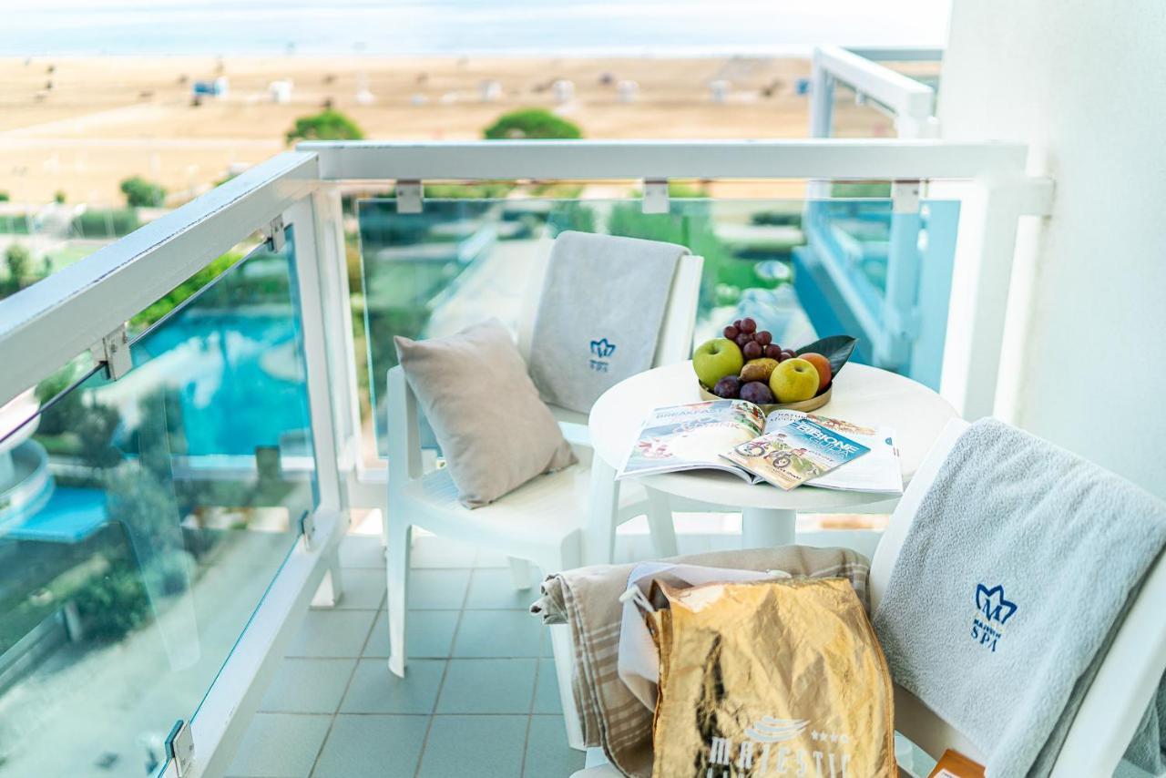 Majestic Beach Hotel & Wellness 비비오네 외부 사진
