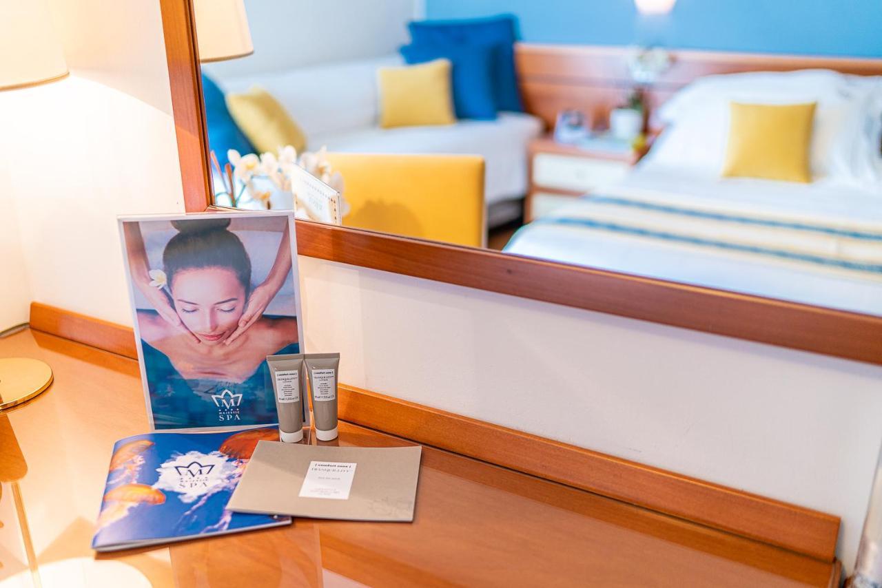 Majestic Beach Hotel & Wellness 비비오네 외부 사진