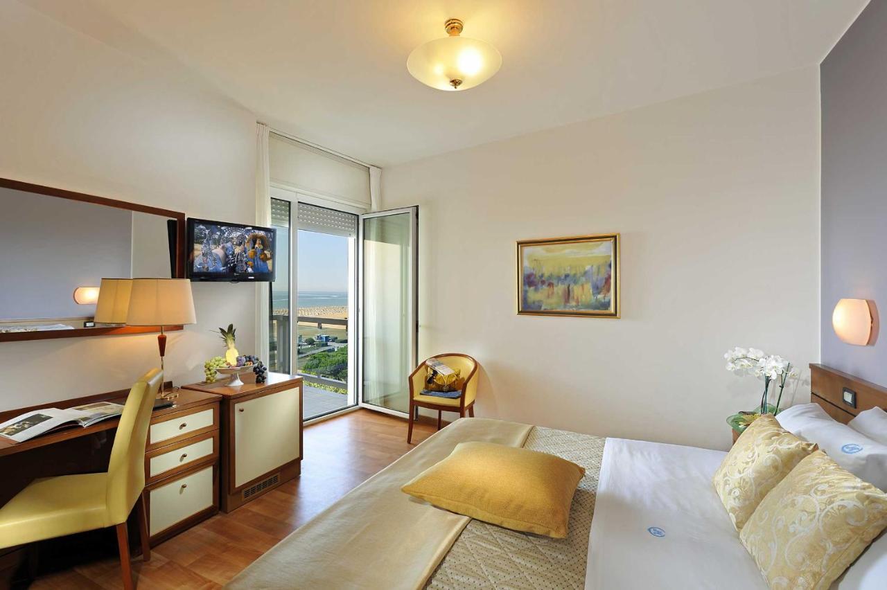 Majestic Beach Hotel & Wellness 비비오네 외부 사진