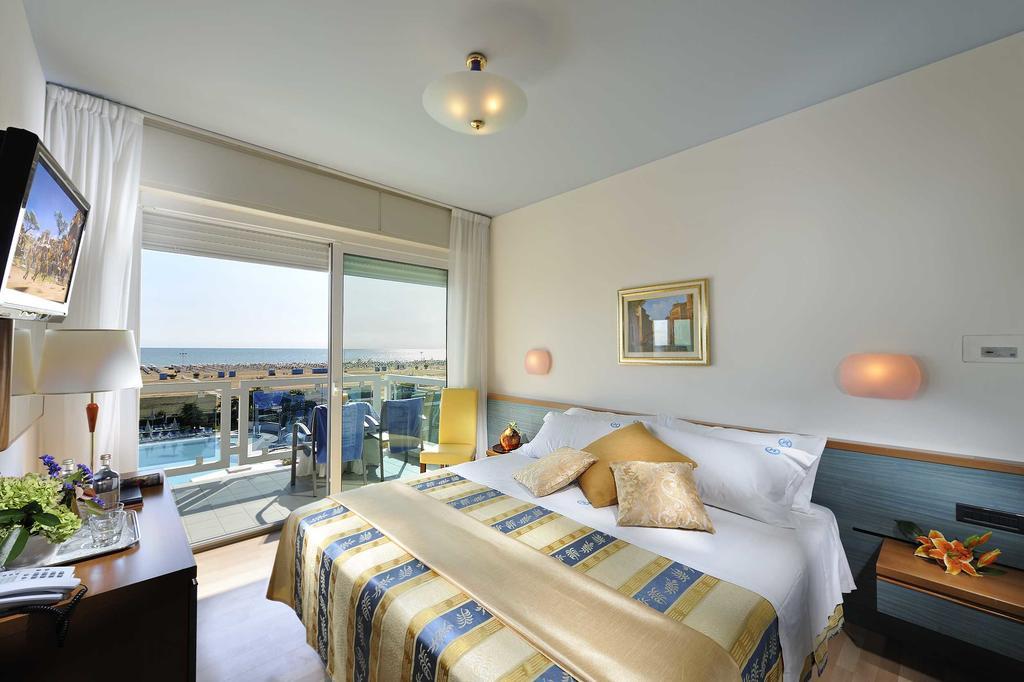 Majestic Beach Hotel & Wellness 비비오네 외부 사진
