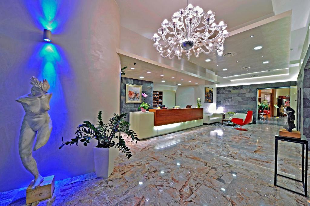 Majestic Beach Hotel & Wellness 비비오네 외부 사진