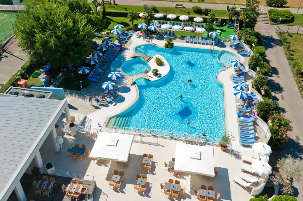 Majestic Beach Hotel & Wellness 비비오네 외부 사진