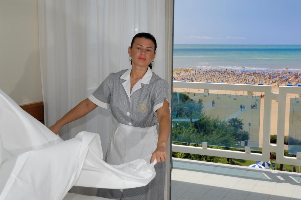 Majestic Beach Hotel & Wellness 비비오네 외부 사진