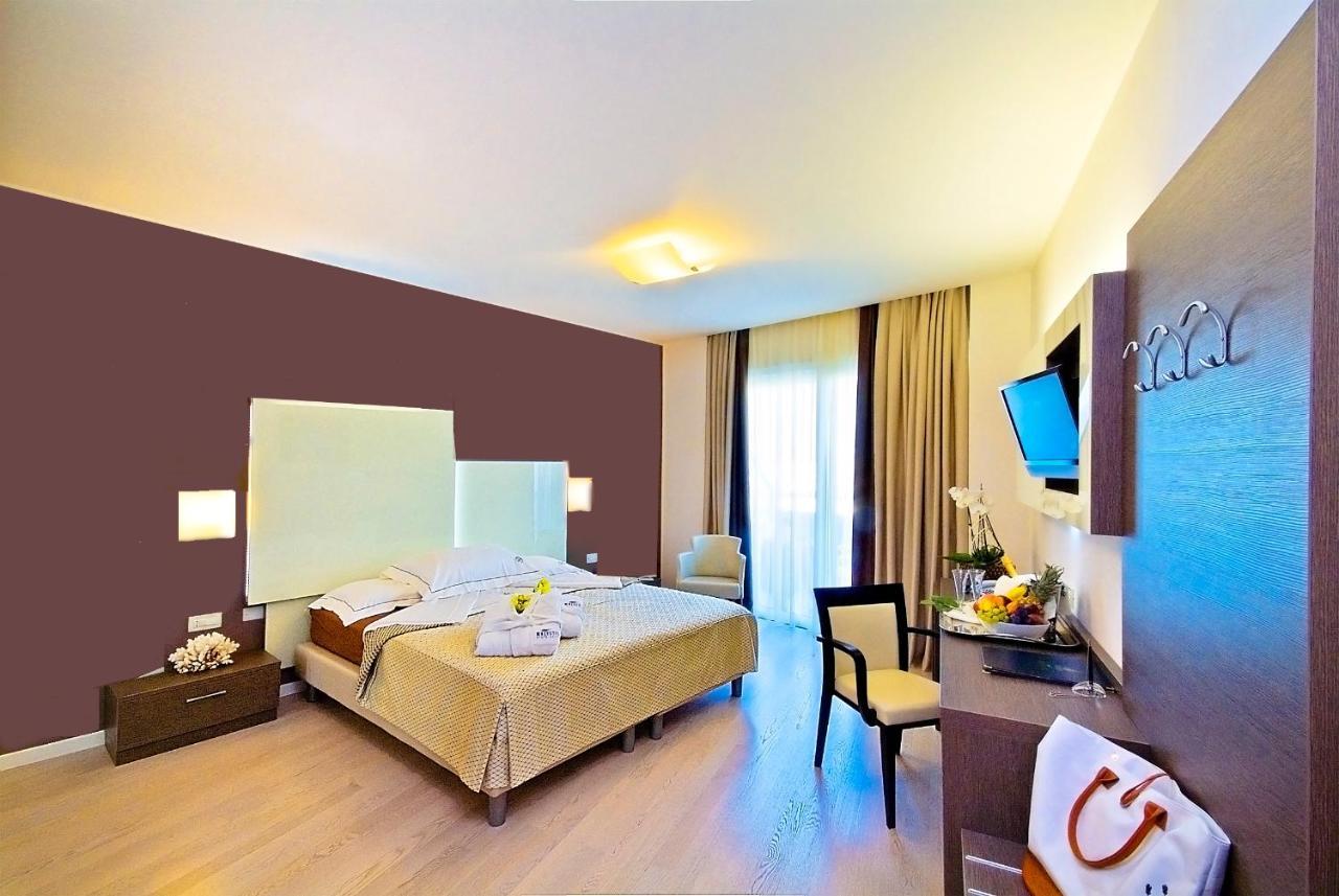 Majestic Beach Hotel & Wellness 비비오네 외부 사진