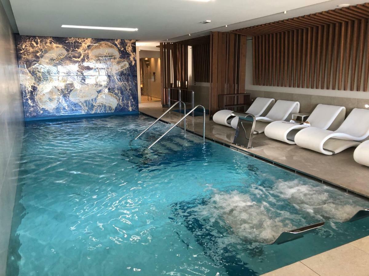 Majestic Beach Hotel & Wellness 비비오네 외부 사진