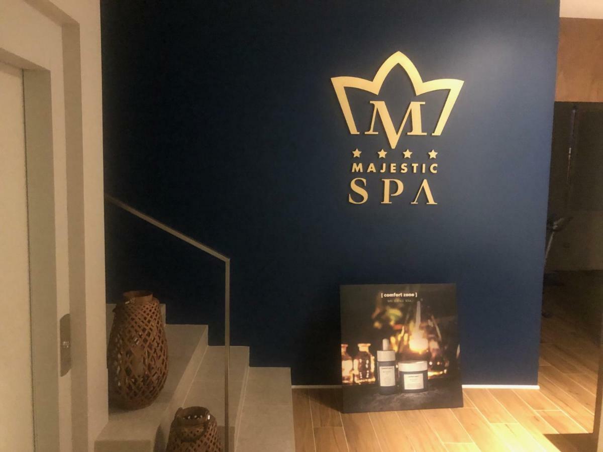Majestic Beach Hotel & Wellness 비비오네 외부 사진