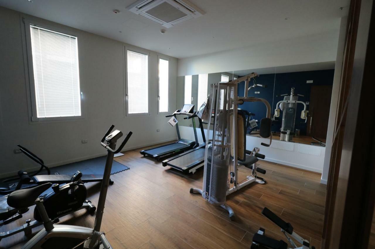 Majestic Beach Hotel & Wellness 비비오네 외부 사진