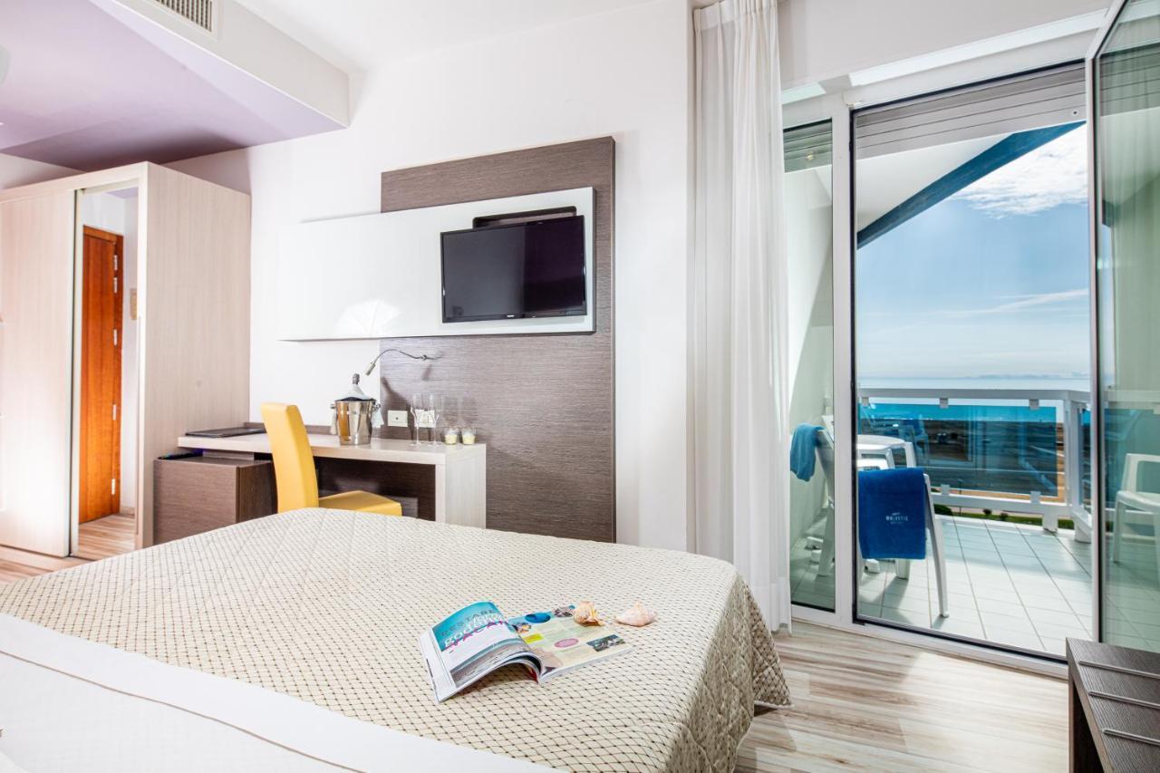 Majestic Beach Hotel & Wellness 비비오네 외부 사진