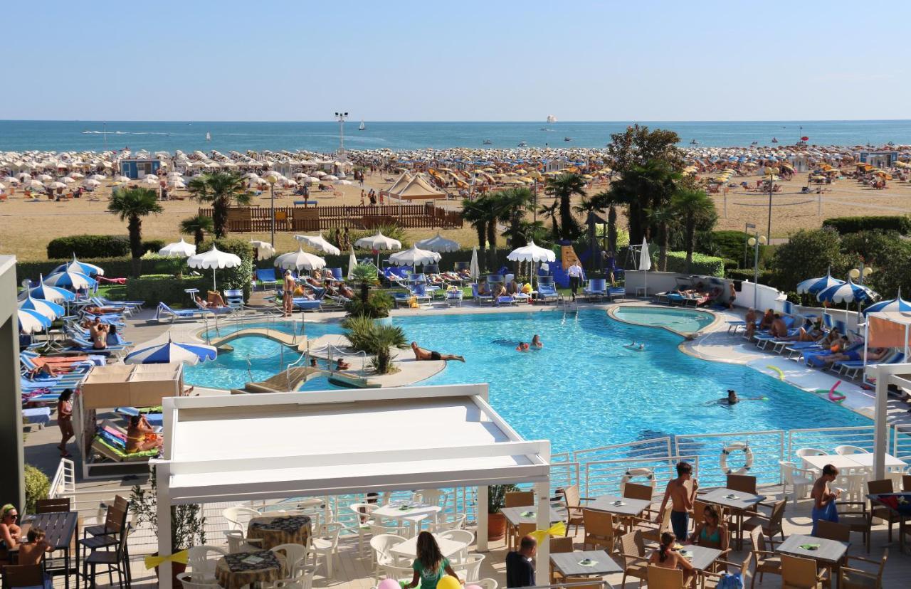 Majestic Beach Hotel & Wellness 비비오네 외부 사진