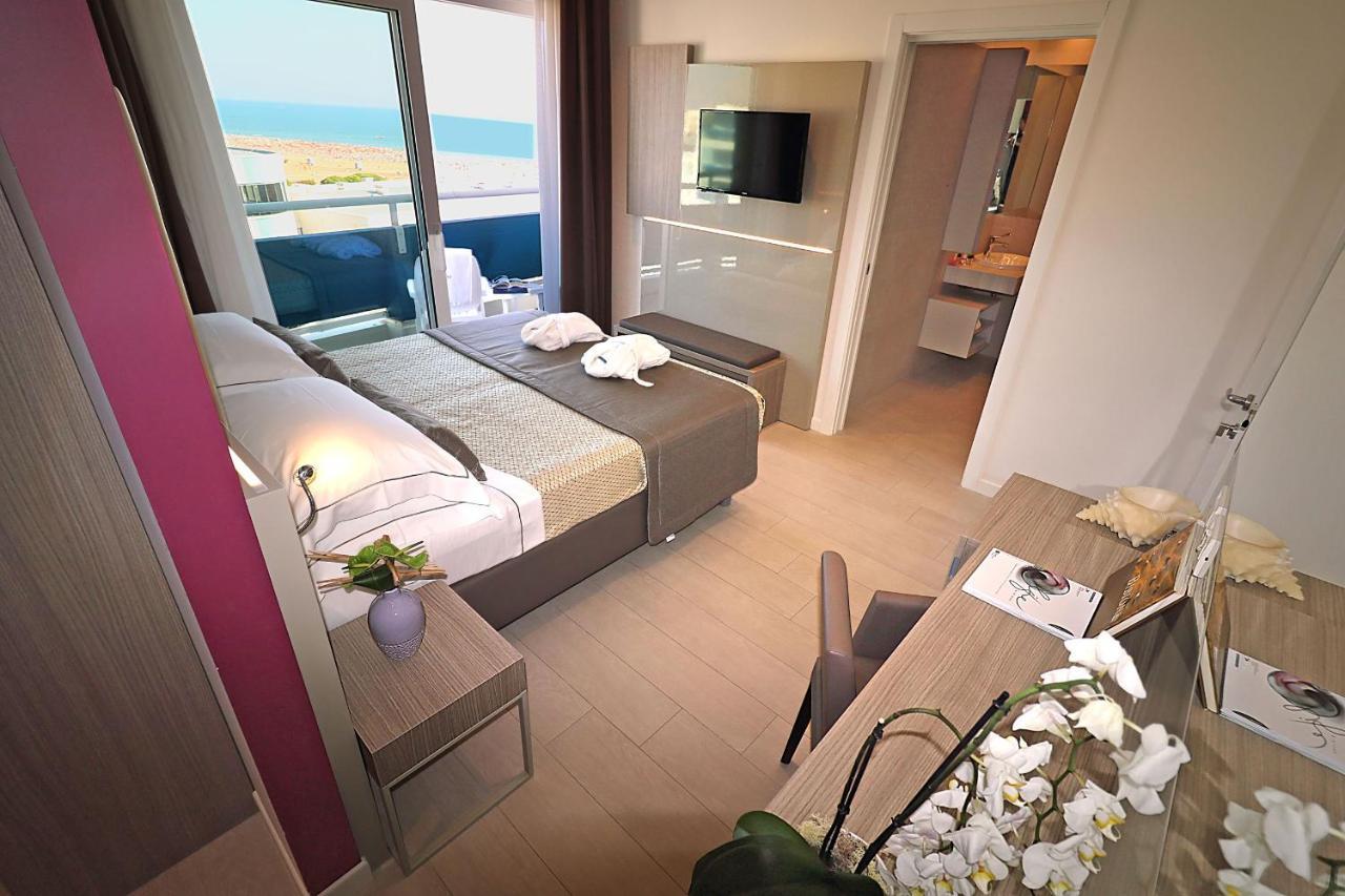 Majestic Beach Hotel & Wellness 비비오네 외부 사진